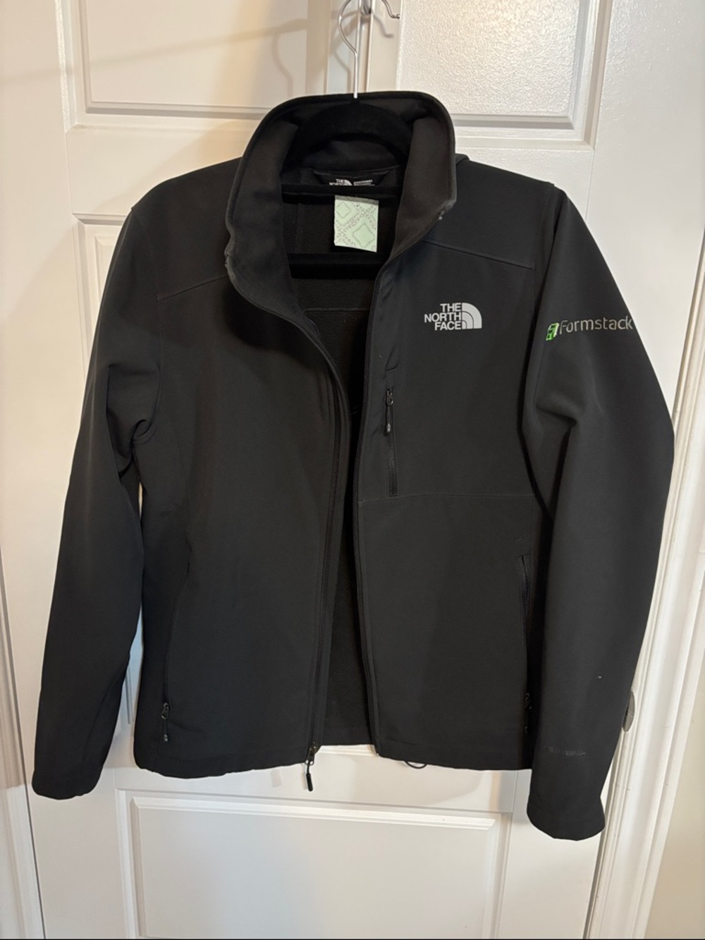 The North Face Black Men’s Windwall Softshell Jacket with Formstack Logo